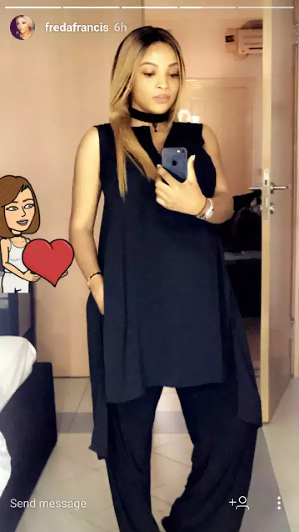Iyanya’s ex-girlfriend, Freda Francis shows off baby bump in all black outfit